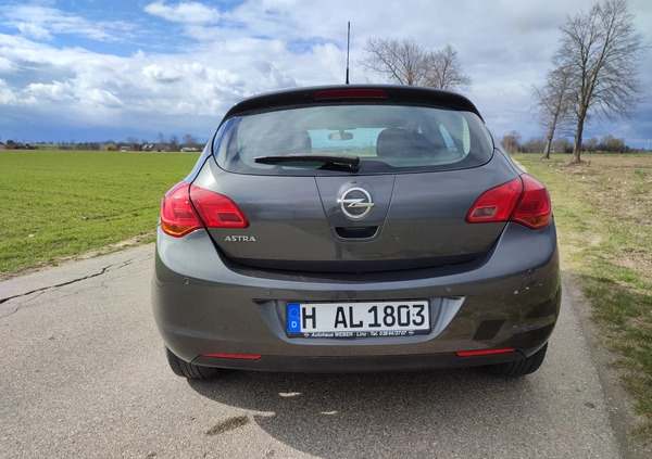Opel Astra cena 24900 przebieg: 205000, rok produkcji 2011 z Zduńska Wola małe 79